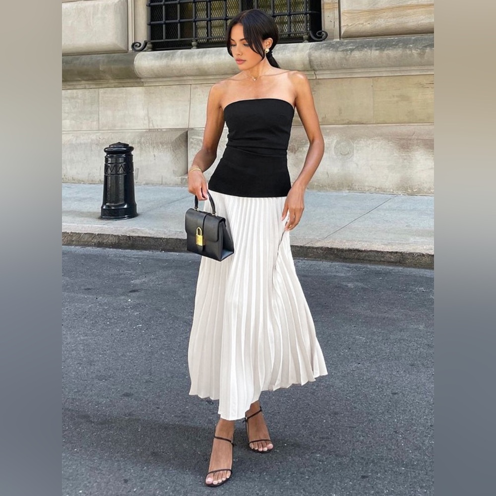 COMMENSE Sleeveless Pleated Long Dress
COLOR - White/black Zipper NWT